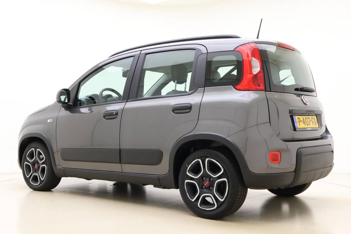 Fiat Panda Fiat Panda 1.0 Hybrid City Life | Navigatie via Carplay | 3 Zitplaatsen | Airco | Dakrails | Hoge instap | City functie  | Metaallak | Electrische ramen