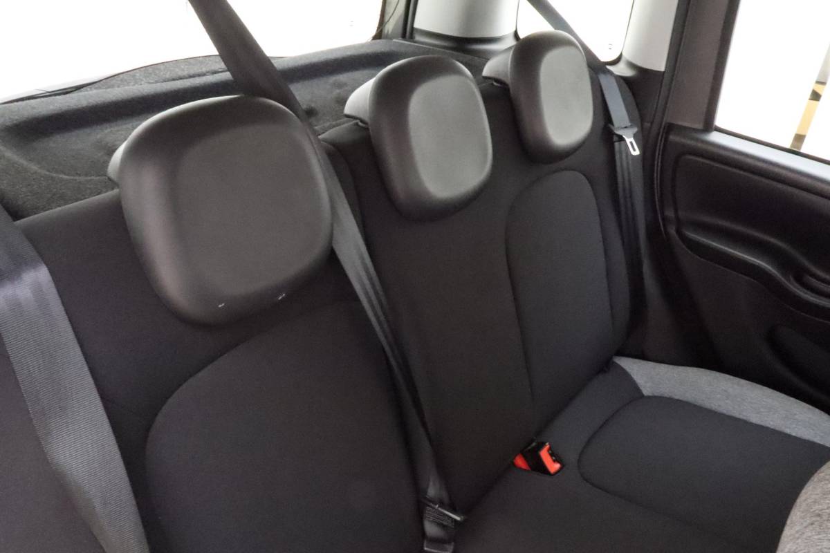 Fiat Panda Fiat Panda 1.0 Hybrid City Life | Navigatie via Carplay | 3 Zitplaatsen | Airco | Dakrails | Hoge instap | City functie  | Metaallak | Electrische ramen