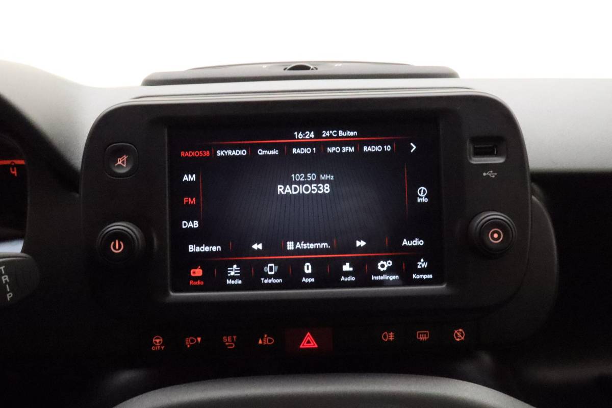 Fiat Panda Fiat Panda 1.0 Hybrid City Life | Navigatie via Carplay | 3 Zitplaatsen | Airco | Dakrails | Hoge instap | City functie  | Metaallak | Electrische ramen