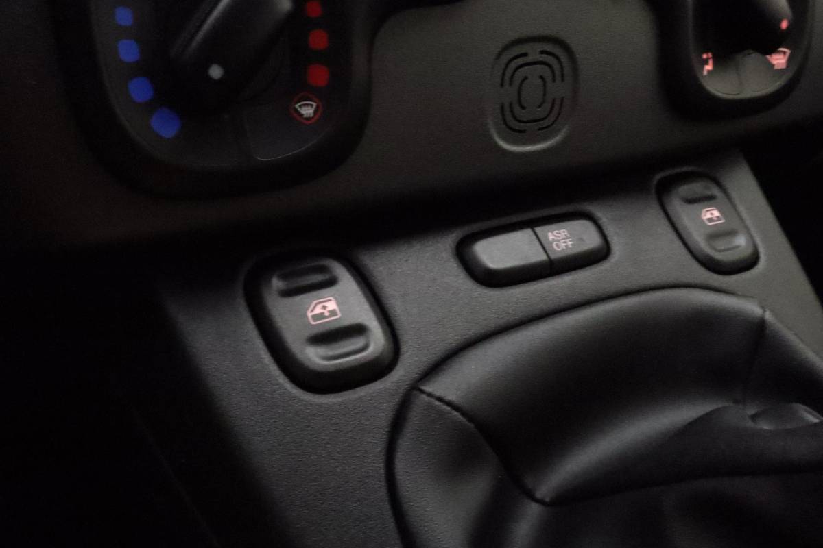 Fiat Panda Fiat Panda 1.0 Hybrid City Life | Navigatie via Carplay | 3 Zitplaatsen | Airco | Dakrails | Hoge instap | City functie  | Metaallak | Electrische ramen