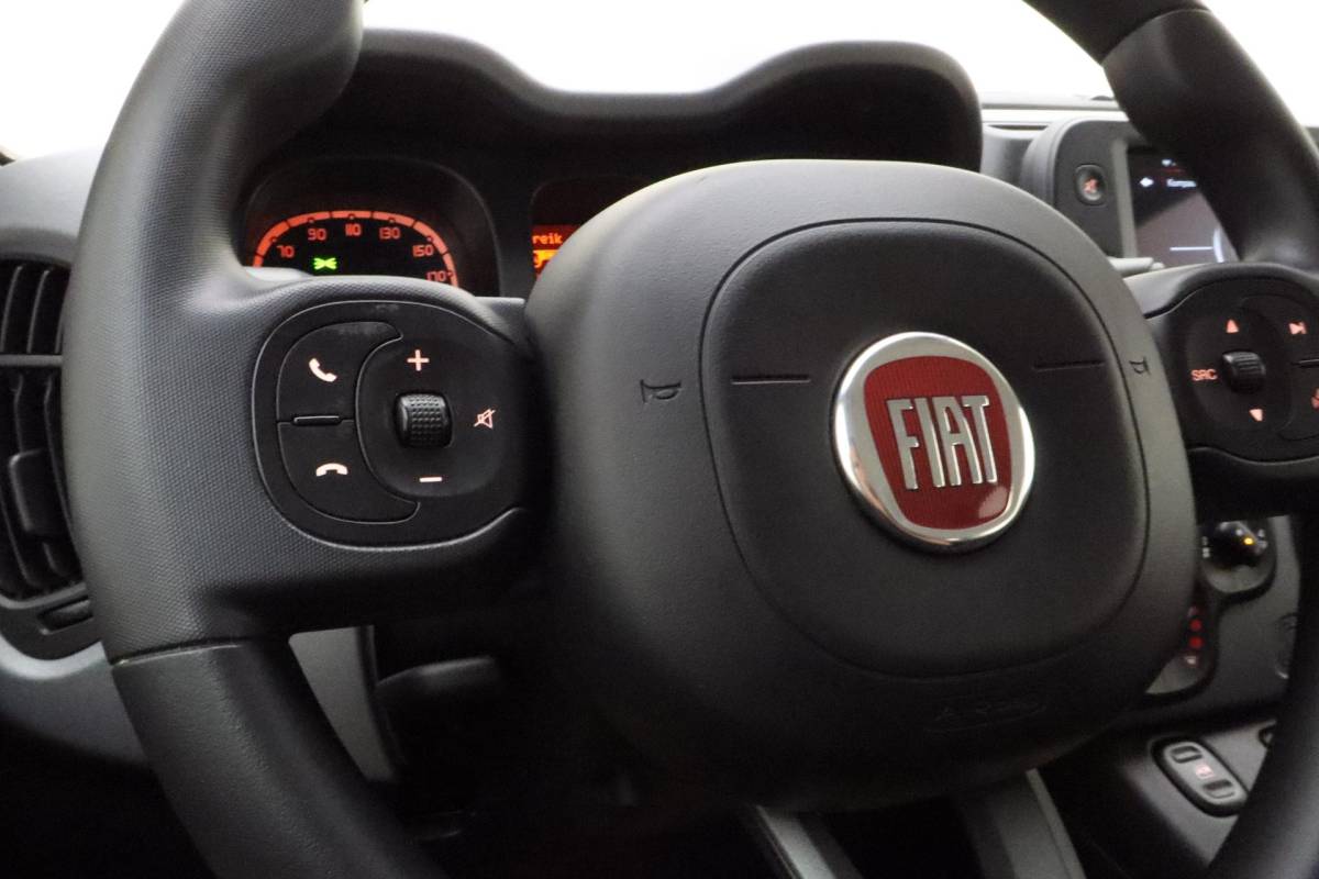 Fiat Panda Fiat Panda 1.0 Hybrid City Life | Navigatie via Carplay | 3 Zitplaatsen | Airco | Dakrails | Hoge instap | City functie  | Metaallak | Electrische ramen