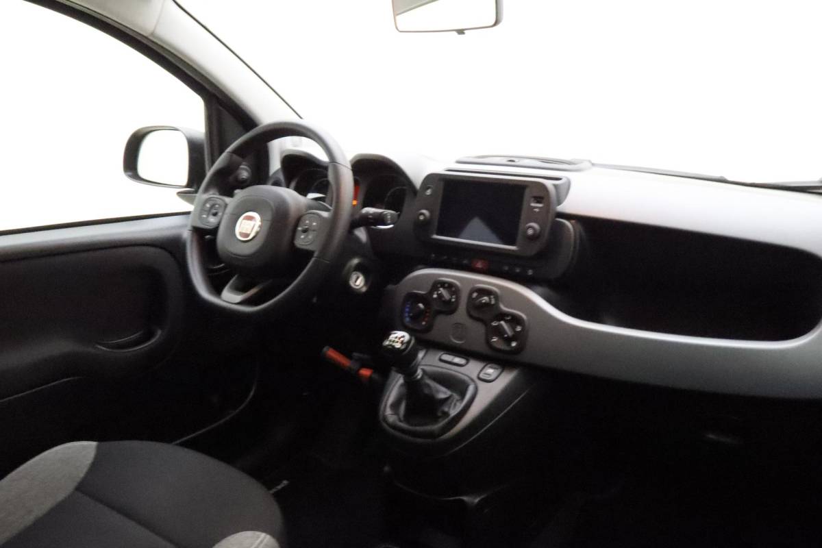 Fiat Panda Fiat Panda 1.0 Hybrid City Life | Navigatie via Carplay | 3 Zitplaatsen | Airco | Dakrails | Hoge instap | City functie  | Metaallak | Electrische ramen