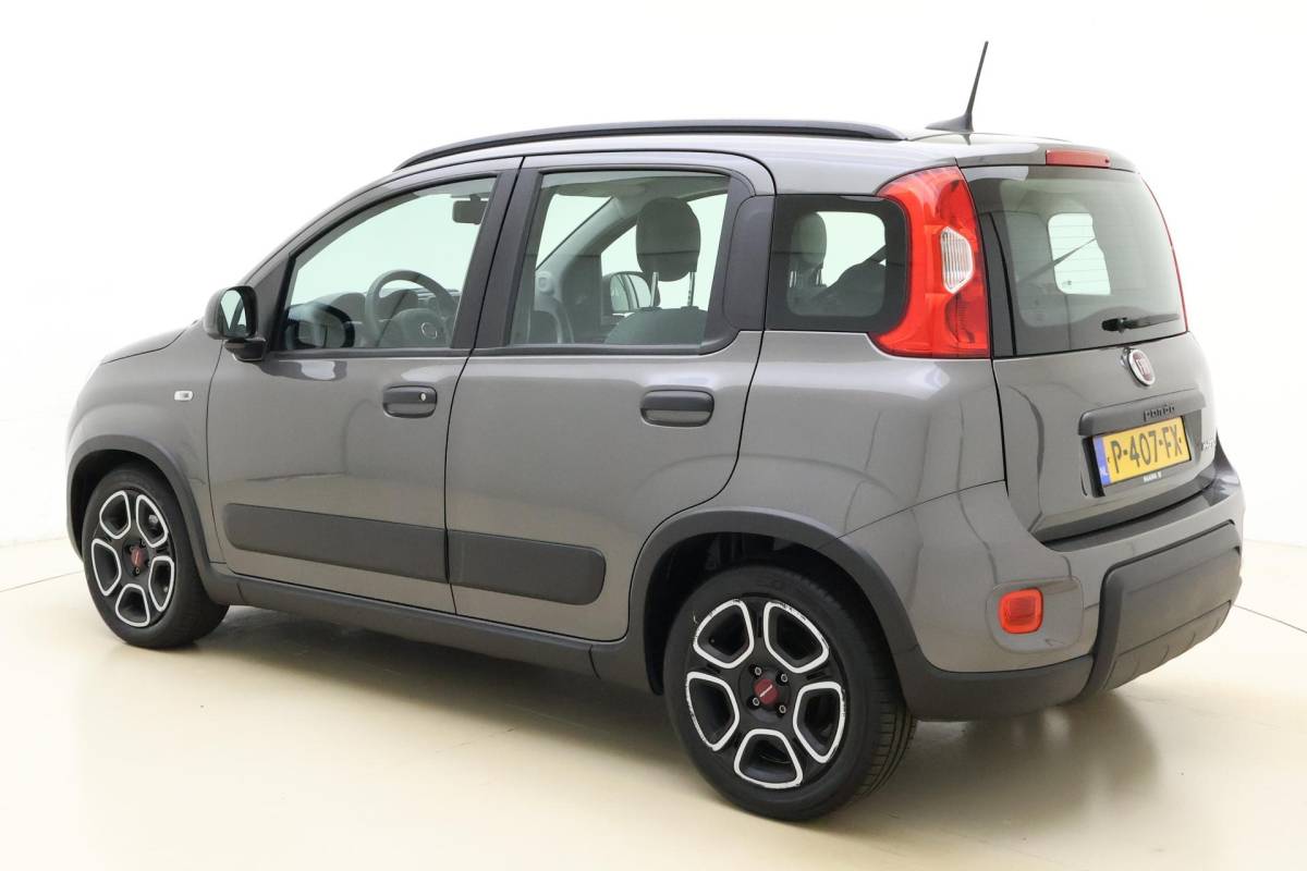 Fiat Panda Fiat Panda 1.0 Hybrid City Life | Navigatie via Carplay | 3 Zitplaatsen | Airco | Dakrails | Hoge instap | City functie  | Metaallak | Electrische ramen