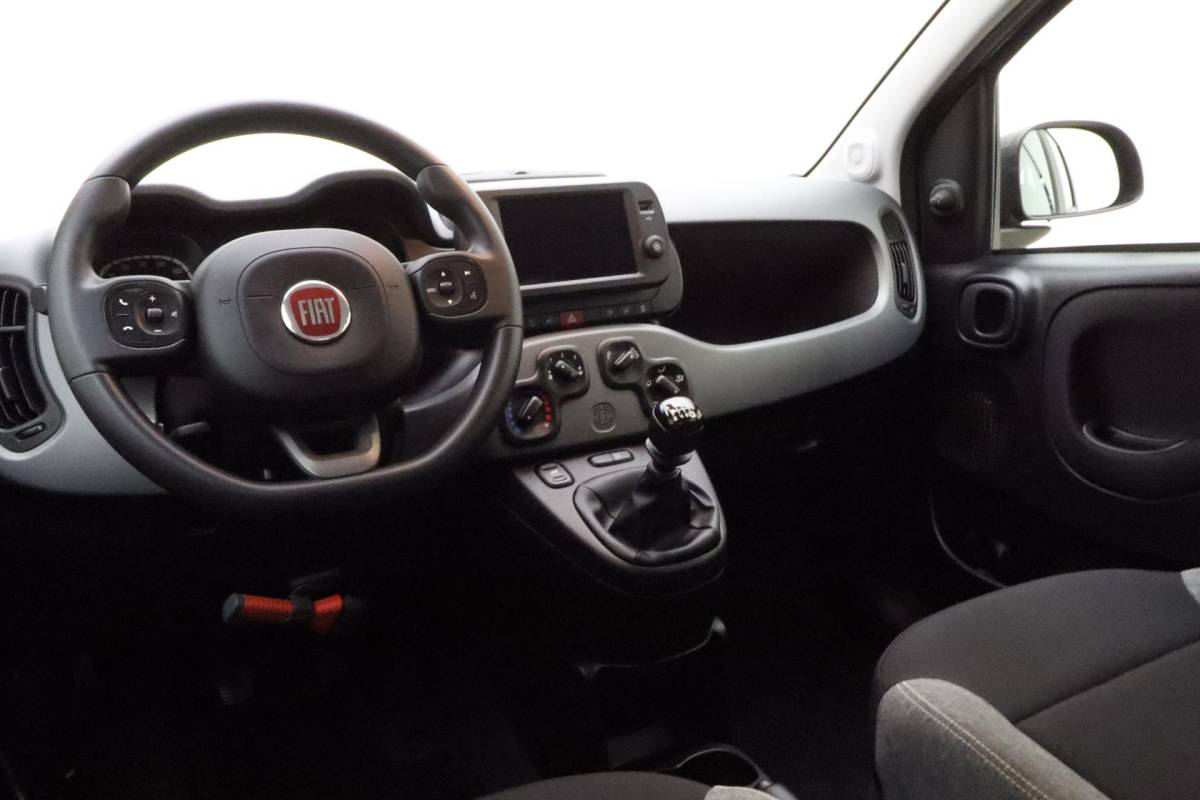 Fiat Panda Fiat Panda 1.0 Hybrid City Life | Navigatie via Carplay | 3 Zitplaatsen | Airco | Dakrails | Hoge instap | City functie  | Metaallak | Electrische ramen