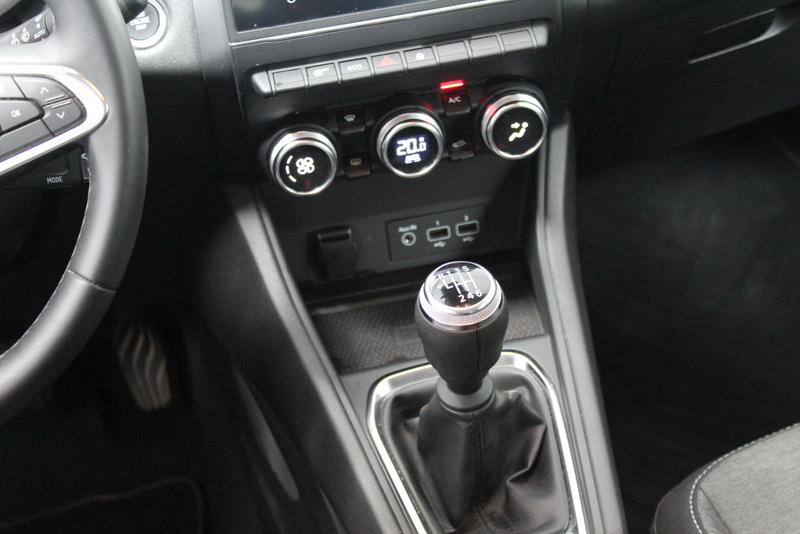 Renault Captur Renault Captur 1.0 TCe 92PK, RIJKLAAR!! NAVIGATIE | PARKEERSENSOREN | CRUISE CONTROLE | CLIMATE CONTROLE