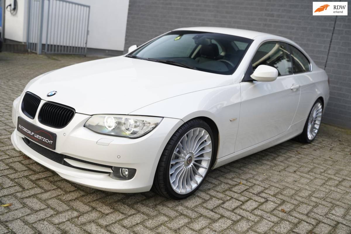 BMW 3 Serie BMW 3-serie Coupé 325i Exclusive 3.0 LCI 218pk Parelmoer Wit