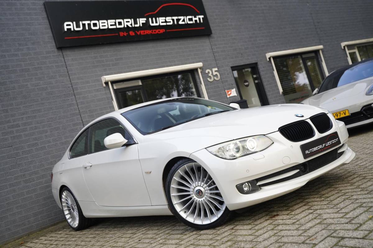 BMW 3 Serie BMW 3-serie Coupé 325i Exclusive 3.0 LCI 218pk Parelmoer Wit