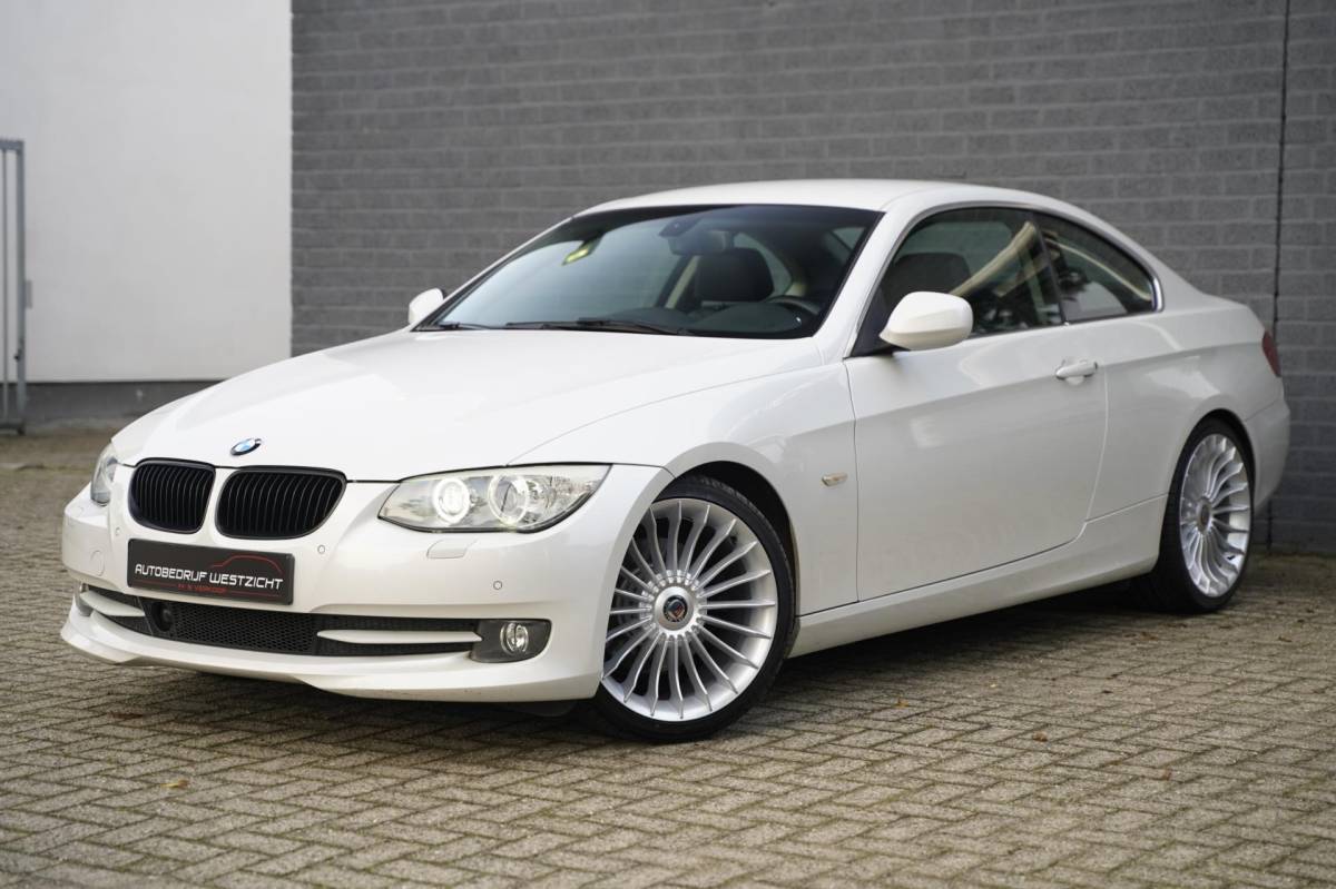 BMW 3 Serie BMW 3-serie Coupé 325i Exclusive 3.0 LCI 218pk Parelmoer Wit