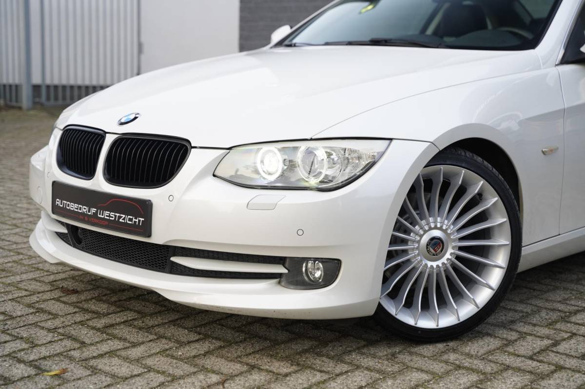 BMW 3 Serie BMW 3-serie Coupé 325i Exclusive 3.0 LCI 218pk Parelmoer Wit