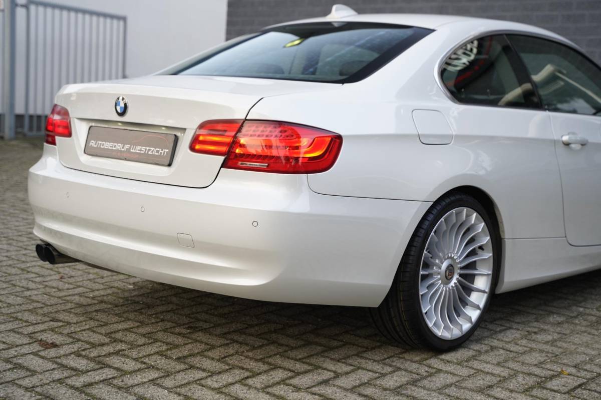 BMW 3 Serie BMW 3-serie Coupé 325i Exclusive 3.0 LCI 218pk Parelmoer Wit