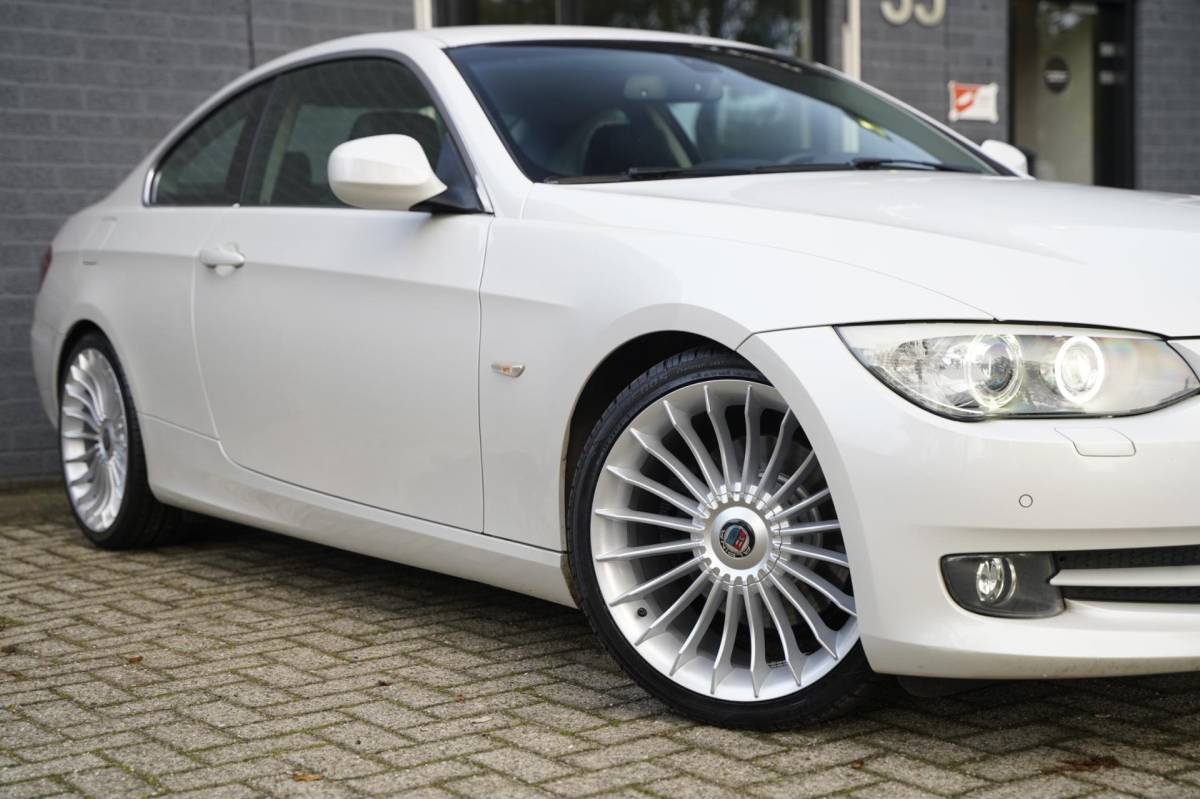 BMW 3 Serie BMW 3-serie Coupé 325i Exclusive 3.0 LCI 218pk Parelmoer Wit
