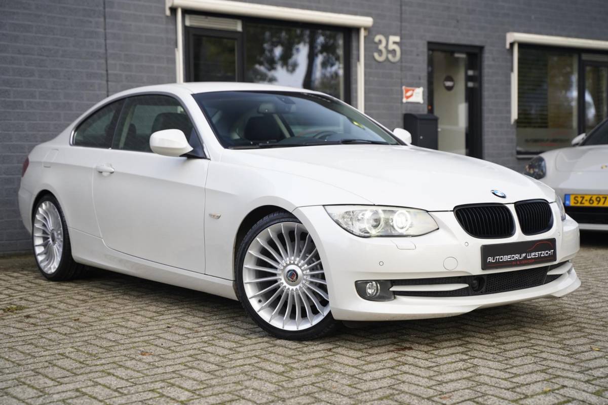 BMW 3 Serie BMW 3-serie Coupé 325i Exclusive 3.0 LCI 218pk Parelmoer Wit