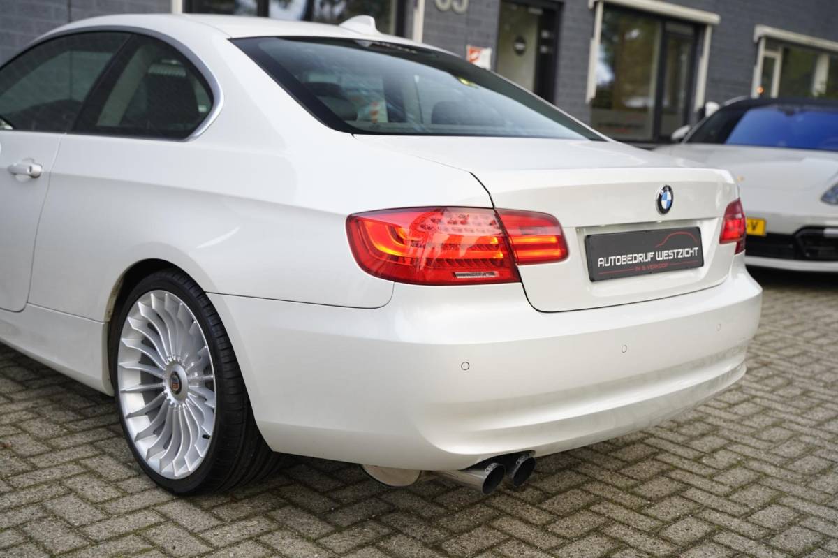 BMW 3 Serie BMW 3-serie Coupé 325i Exclusive 3.0 LCI 218pk Parelmoer Wit
