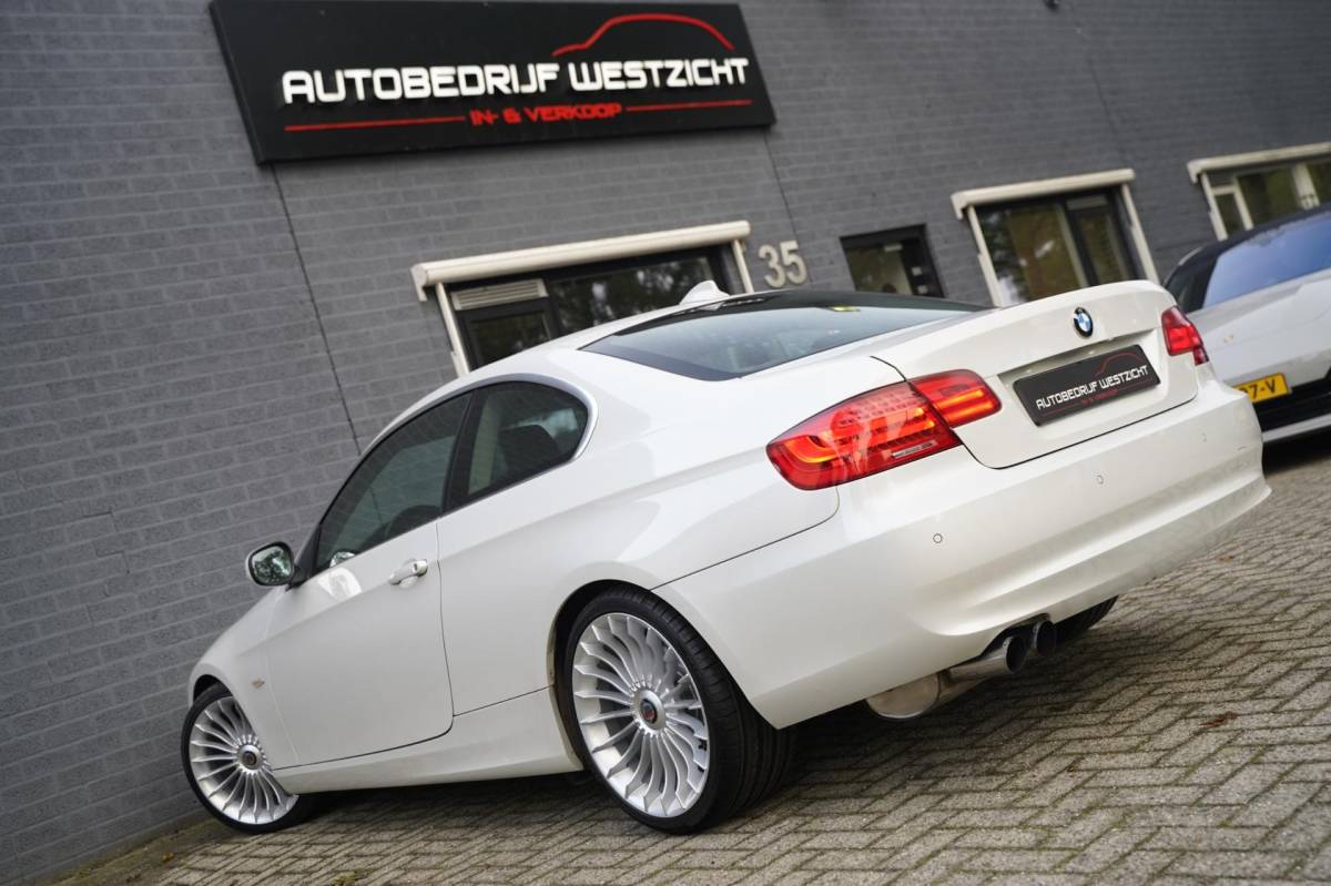 BMW 3 Serie BMW 3-serie Coupé 325i Exclusive 3.0 LCI 218pk Parelmoer Wit