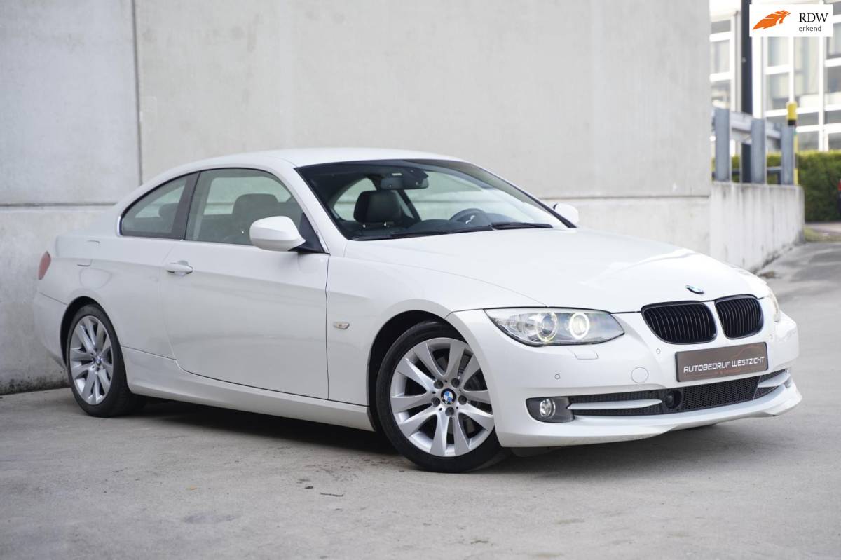 BMW 3 Serie BMW 3-serie Coupé 325i Exclusive 3.0 LCI 218pk Parelmoer Wit