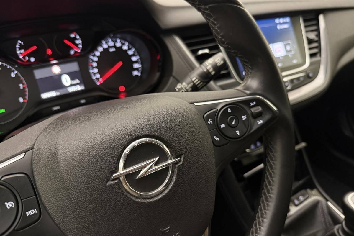 Opel Grandland X Opel Grandland X 1.2 Turbo 120 Jaar Edition | Apple Carplay/Android Auto | Cruise Control | Lichtmetalen velgen 17” | Bluetooth |