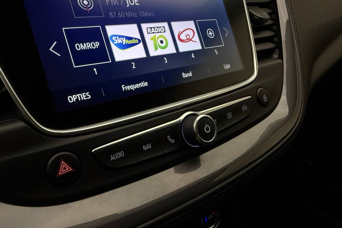 Opel Grandland X Opel Grandland X 1.2 Turbo 120 Jaar Edition | Apple Carplay/Android Auto | Cruise Control | Lichtmetalen velgen 17” | Bluetooth |