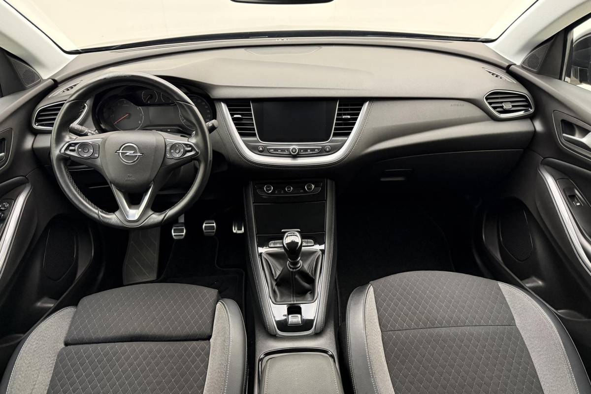 Opel Grandland X Opel Grandland X 1.2 Turbo 120 Jaar Edition | Apple Carplay/Android Auto | Cruise Control | Lichtmetalen velgen 17” | Bluetooth |