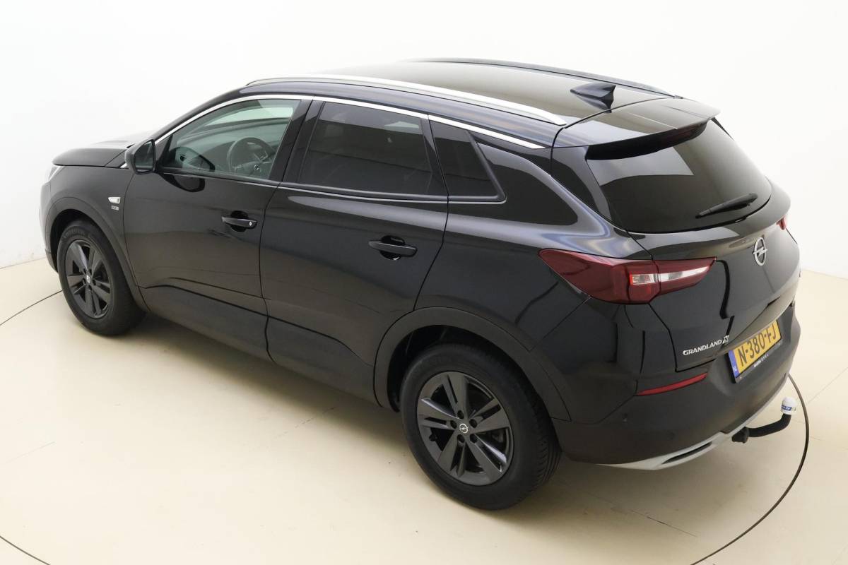 Opel Grandland X Opel Grandland X 1.2 Turbo 120 Jaar Edition | Apple Carplay/Android Auto | Cruise Control | Lichtmetalen velgen 17” | Bluetooth |