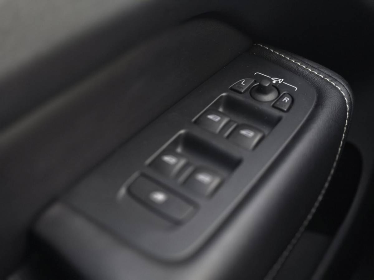 Volvo XC60 Volvo XC60 2.0 T4 R-Design| Head-Up| 1e eigenaar| Trekhaak|