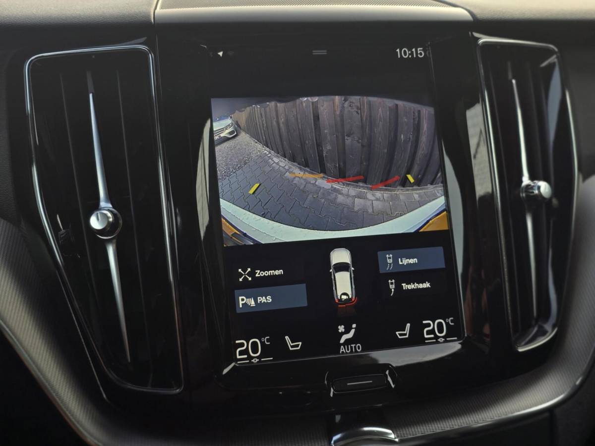 Volvo XC60 Volvo XC60 2.0 T4 R-Design| Head-Up| 1e eigenaar| Trekhaak|