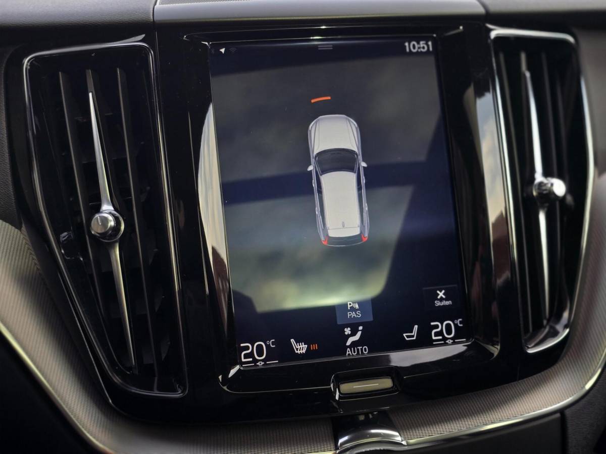 Volvo XC60 Volvo XC60 2.0 T4 R-Design| Head-Up| 1e eigenaar| Trekhaak|