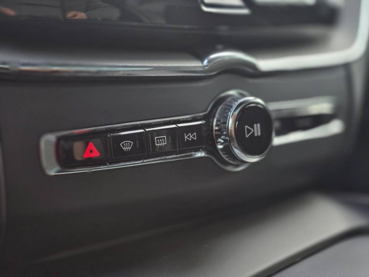 Volvo XC60 Volvo XC60 2.0 T4 R-Design| Head-Up| 1e eigenaar| Trekhaak|