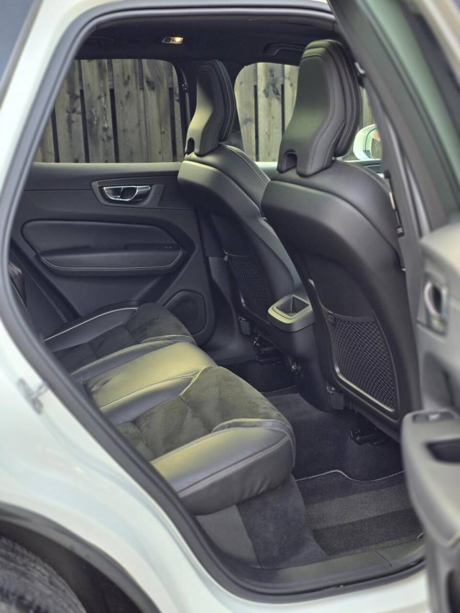 Volvo XC60 Volvo XC60 2.0 T4 R-Design| Head-Up| 1e eigenaar| Trekhaak|