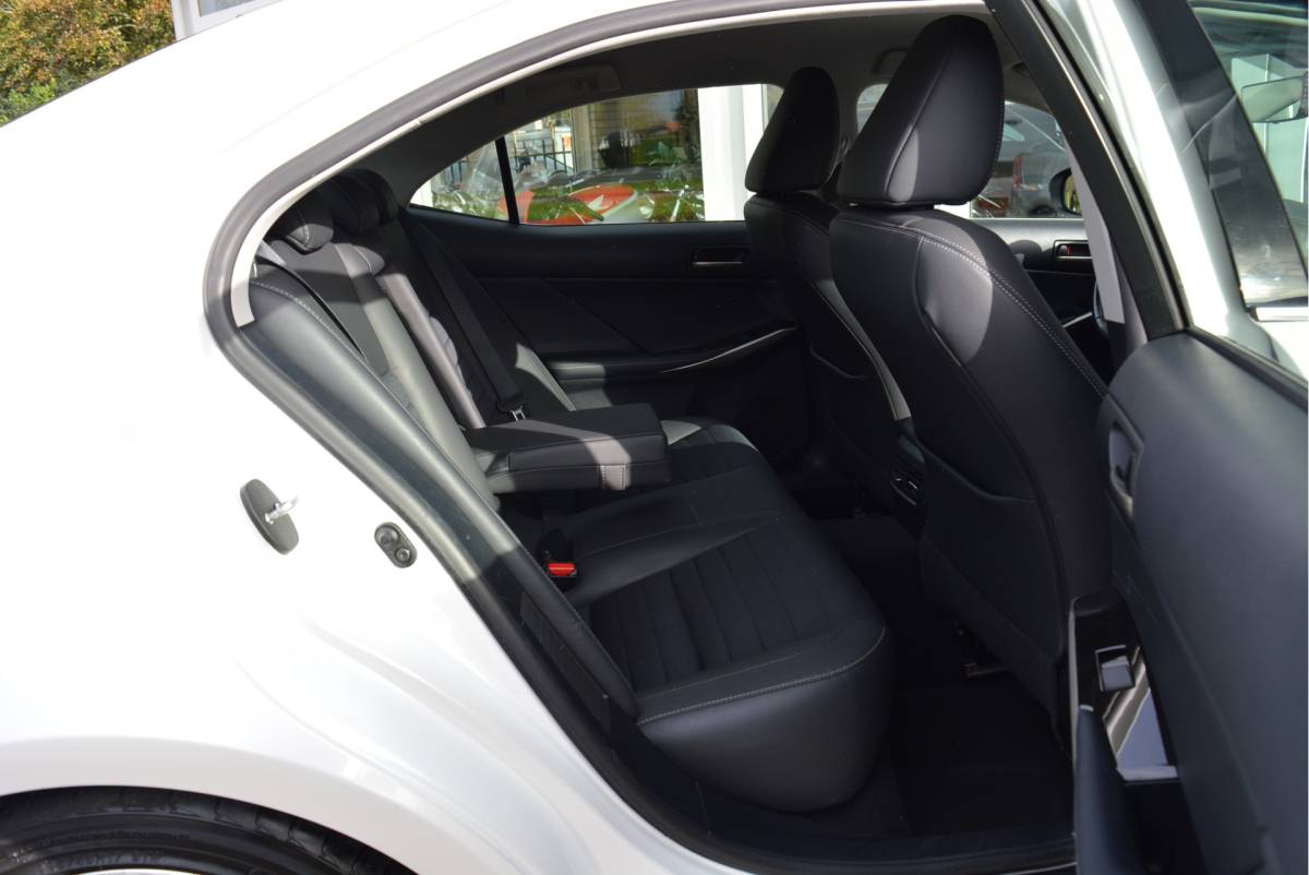 Lexus IS Lexus IS 300h Hybrid Business Line | Navi | Clima | NAP | Orig. NL |