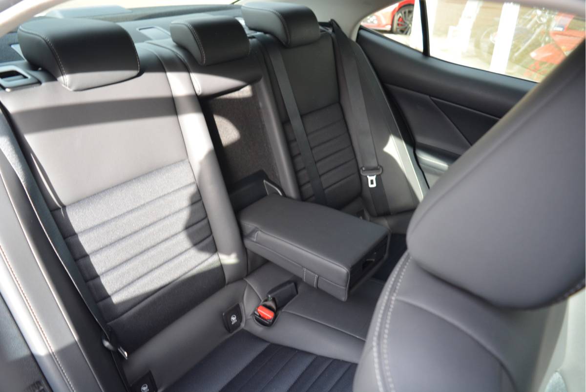 Lexus IS Lexus IS 300h Hybrid Business Line | Navi | Clima | NAP | Orig. NL |