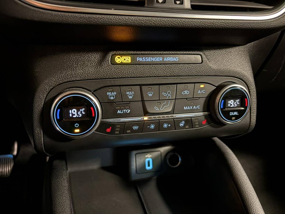 Ford Focus Ford Focus Wagon 1.0 EcoBoost Titanium Business *Stoel/Stuurverw.* Carplay|B&O|Dealer OH