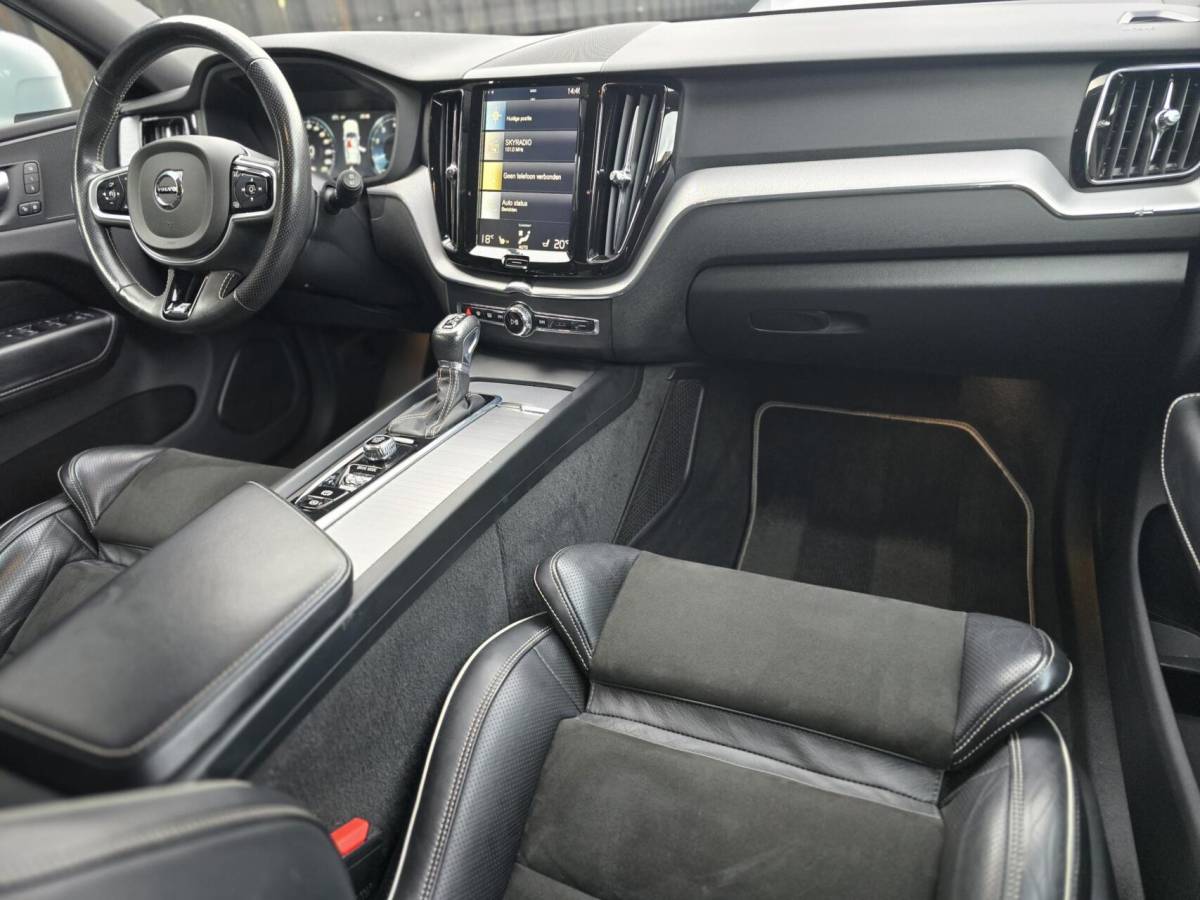 Volvo XC60 Volvo XC60 2.0 T5 AWD R-Design| Trekhaak| Memory| Stoelverw.