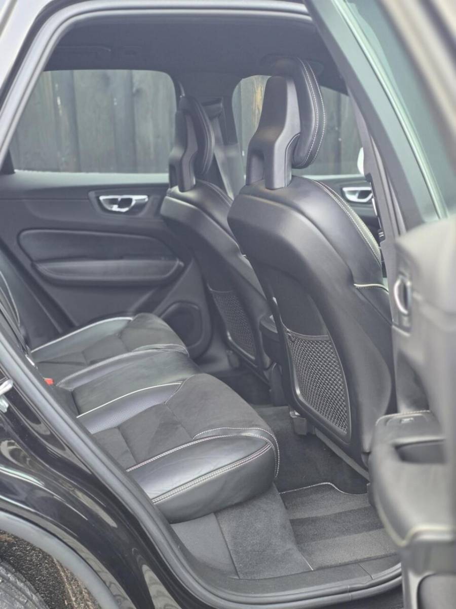 Volvo XC60 Volvo XC60 2.0 T5 AWD R-Design| Trekhaak| Memory| Stoelverw.