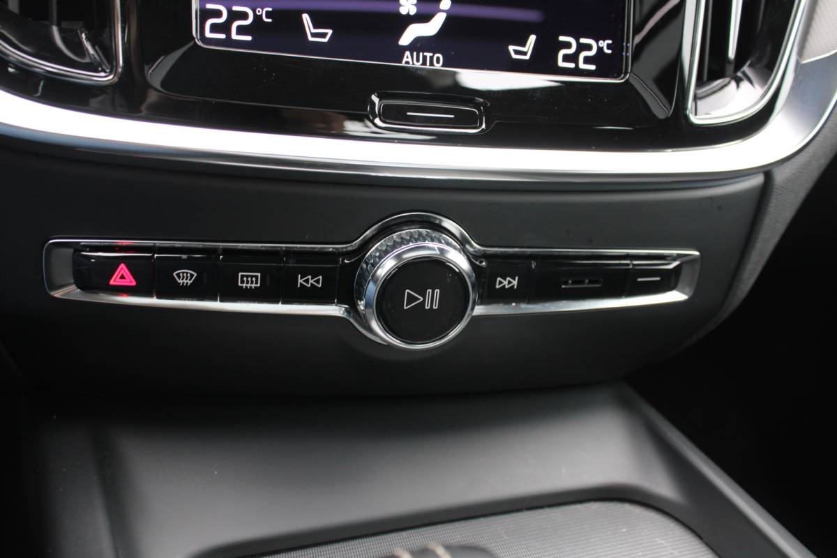 Volvo S60 Volvo S60 B4 198PK Automaat FWD R-Design | Schuif/kanteldak | Zonnescherm achteruit | El. Stoel | BLIS | Adapt. Cruise |