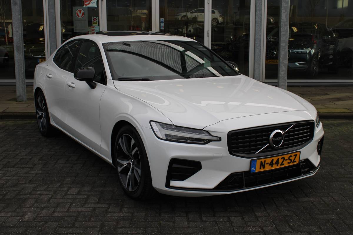 Volvo S60 Volvo S60 B4 198PK Automaat FWD R-Design | Schuif/kanteldak | Zonnescherm achteruit | El. Stoel | BLIS | Adapt. Cruise |