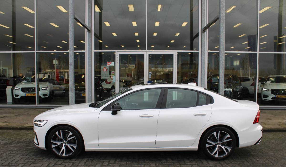 Volvo S60 Volvo S60 B4 198PK Automaat FWD R-Design | Schuif/kanteldak | Zonnescherm achteruit | El. Stoel | BLIS | Adapt. Cruise |