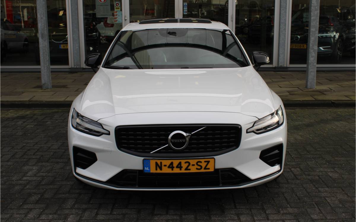 Volvo S60 Volvo S60 B4 198PK Automaat FWD R-Design | Schuif/kanteldak | Zonnescherm achteruit | El. Stoel | BLIS | Adapt. Cruise |