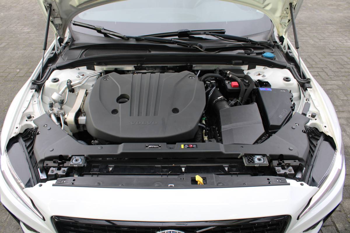 Volvo S60 Volvo S60 B4 198PK Automaat FWD R-Design | Schuif/kanteldak | Zonnescherm achteruit | El. Stoel | BLIS | Adapt. Cruise |