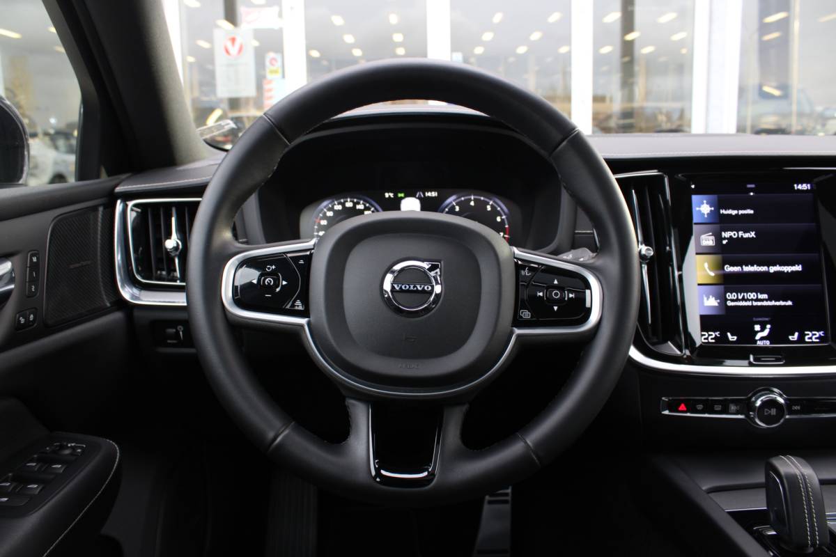Volvo S60 Volvo S60 B4 198PK Automaat FWD R-Design | Schuif/kanteldak | Zonnescherm achteruit | El. Stoel | BLIS | Adapt. Cruise |