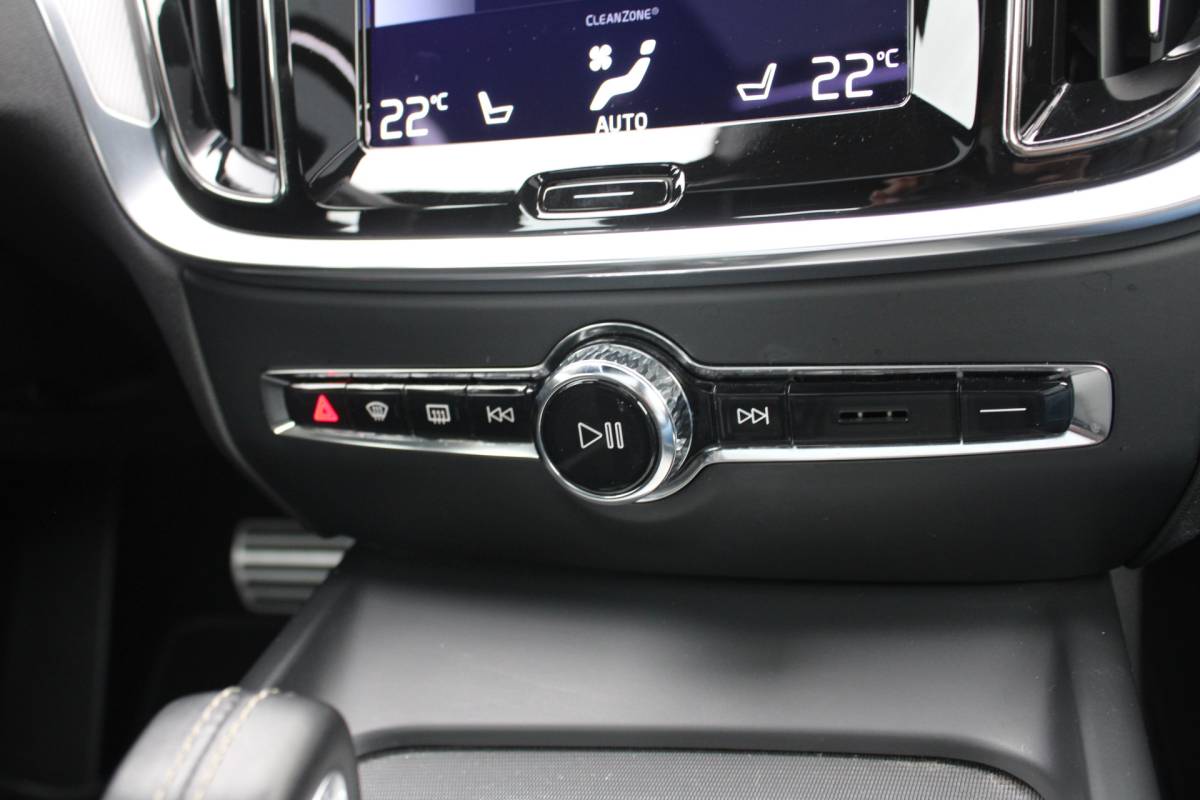 Volvo S60 Volvo S60 B4 198PK Automaat FWD R-Design | Schuif/kanteldak | Zonnescherm achteruit | El. Stoel | BLIS | Adapt. Cruise |
