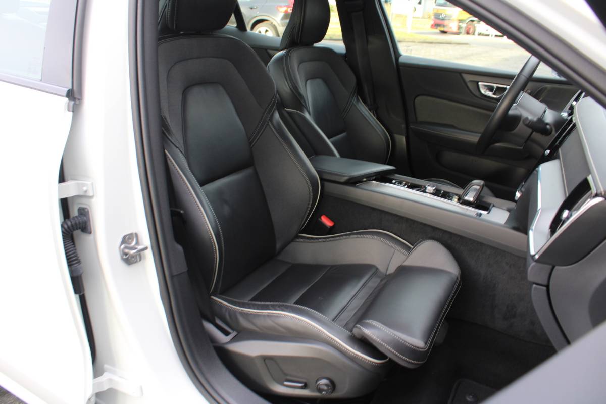Volvo S60 Volvo S60 B4 198PK Automaat FWD R-Design | Schuif/kanteldak | Zonnescherm achteruit | El. Stoel | BLIS | Adapt. Cruise |