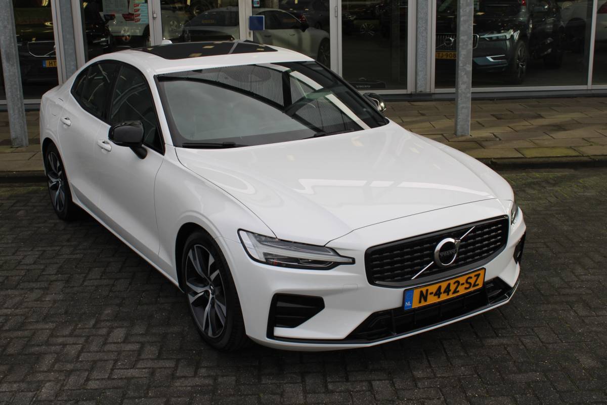 Volvo S60 Volvo S60 B4 198PK Automaat FWD R-Design | Schuif/kanteldak | Zonnescherm achteruit | El. Stoel | BLIS | Adapt. Cruise |
