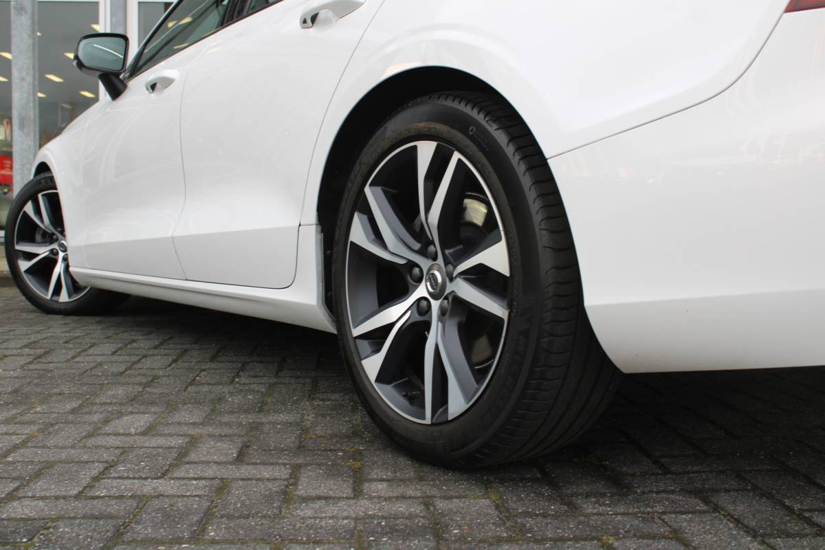 Volvo S60 Volvo S60 B4 198PK Automaat FWD R-Design | Schuif/kanteldak | Zonnescherm achteruit | El. Stoel | BLIS | Adapt. Cruise |
