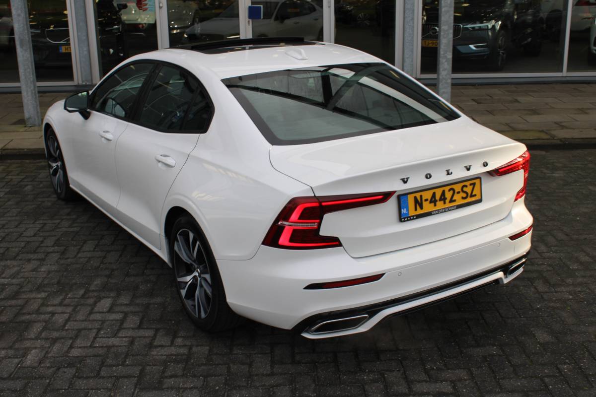 Volvo S60 Volvo S60 B4 198PK Automaat FWD R-Design | Schuif/kanteldak | Zonnescherm achteruit | El. Stoel | BLIS | Adapt. Cruise |