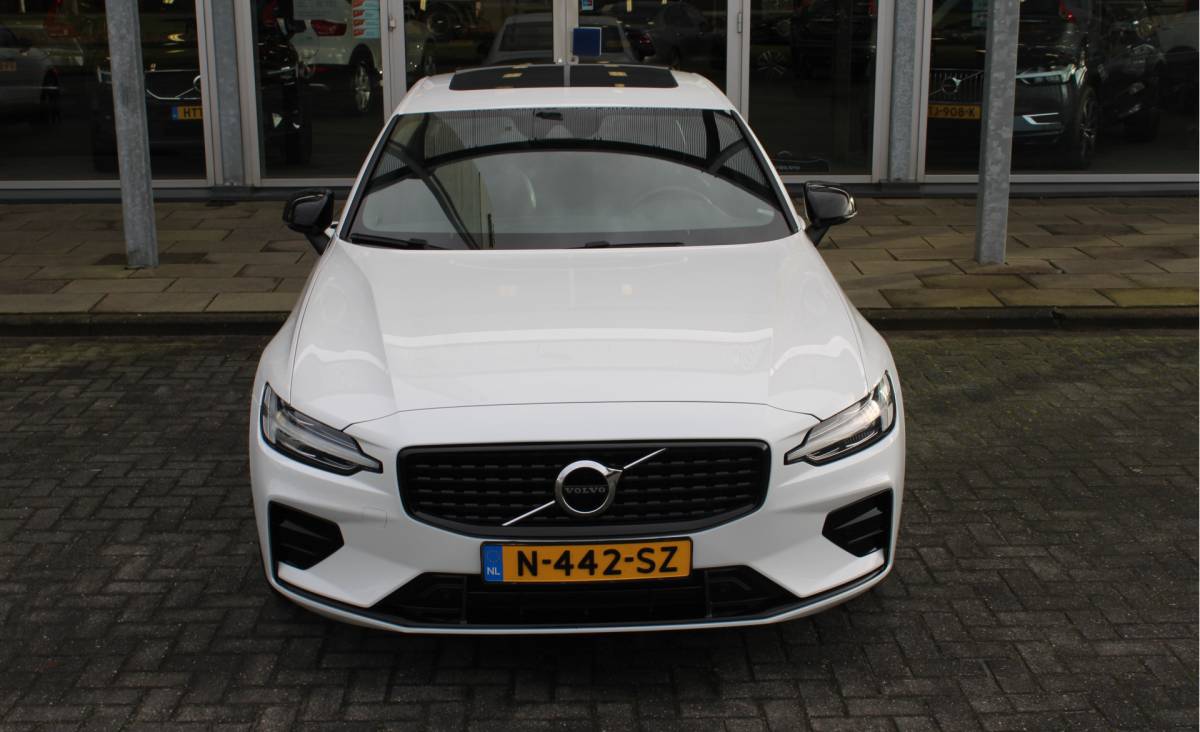 Volvo S60 Volvo S60 B4 198PK Automaat FWD R-Design | Schuif/kanteldak | Zonnescherm achteruit | El. Stoel | BLIS | Adapt. Cruise |