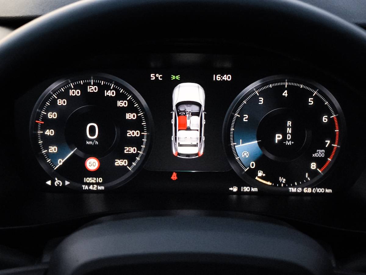 Volvo XC40 Volvo XC40 1.5 T2 Momentum Core 1e-Eig. & Dealer-Onderh. BOVAG-Garantie. NL-Auto.
