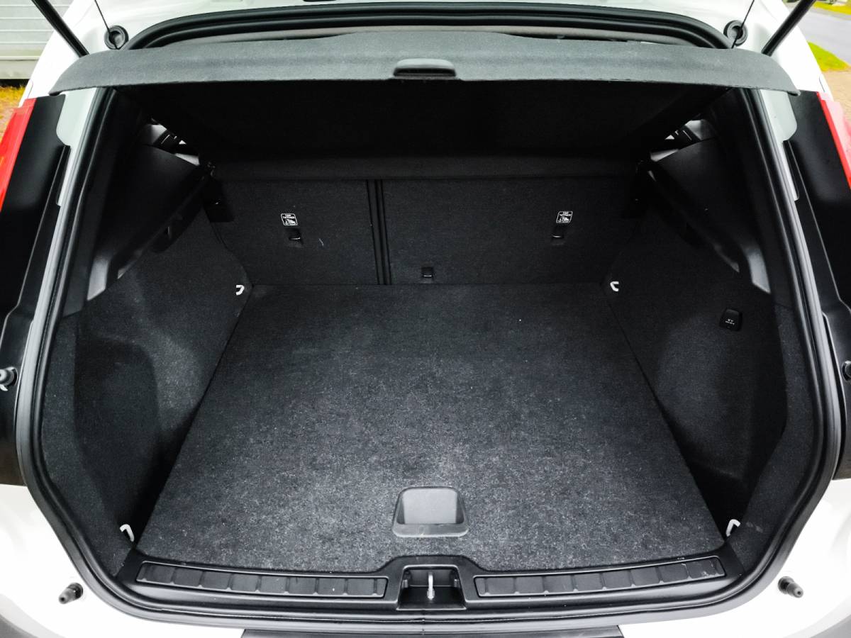 Volvo XC40 Volvo XC40 1.5 T2 Momentum Core 1e-Eig. & Dealer-Onderh. BOVAG-Garantie. NL-Auto.