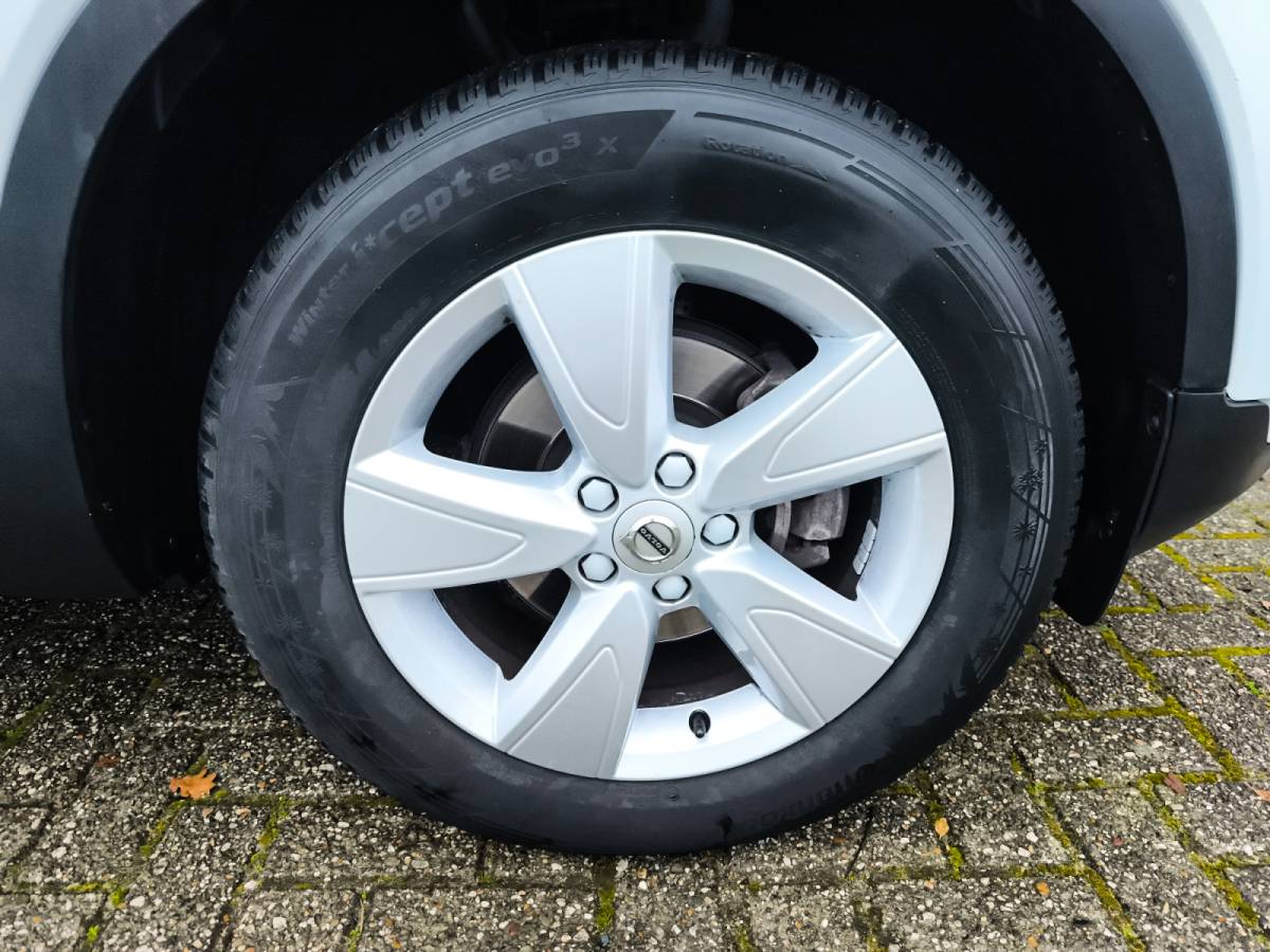 Volvo XC40 Volvo XC40 1.5 T2 Momentum Core 1e-Eig. & Dealer-Onderh. BOVAG-Garantie. NL-Auto.