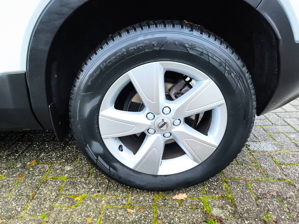 Volvo XC40 Volvo XC40 1.5 T2 Momentum Core 1e-Eig. & Dealer-Onderh. BOVAG-Garantie. NL-Auto.