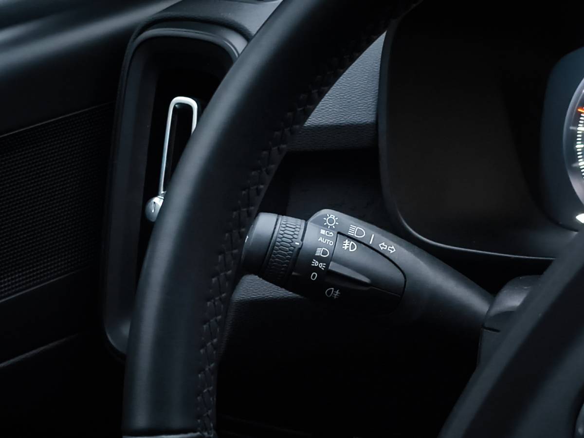 Volvo XC40 Volvo XC40 1.5 T2 Momentum Core 1e-Eig. & Dealer-Onderh. BOVAG-Garantie. NL-Auto.